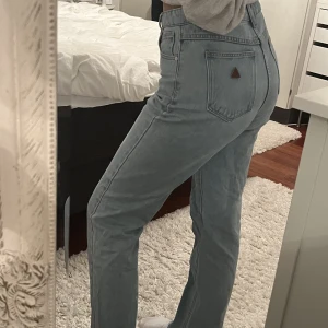 Jeans - Säljer mina jättefina Abrand Jeans i storlek 38 då de inte kommer till användning 🥰