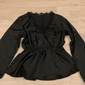 Söt blus - Enkel gullig blus med spets 