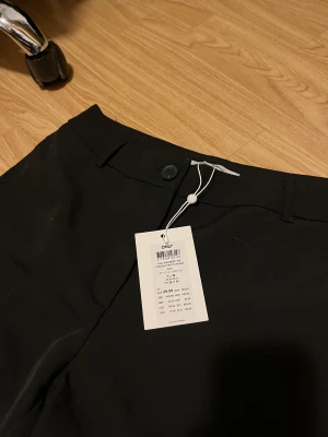 Kostymbyxor (NYA)  - Helt nya kostymbyxor. Storlek S, 36. 