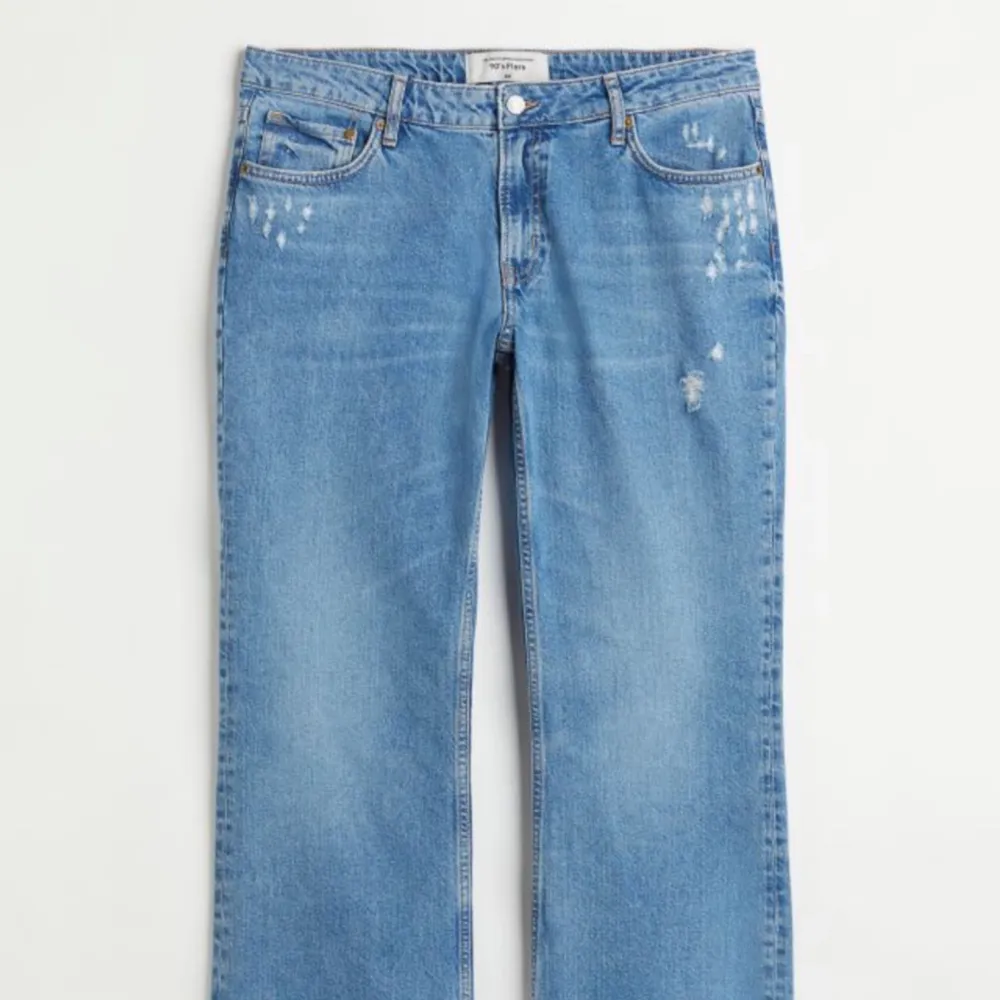 Jättefina Lågmidjade hm jeans ❣️ stl 38, jag är 175!💕. Jeans & Byxor.