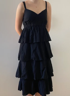 Svart klänning  - 100% cotton  Helt oanvänd med prislappen kvar. 