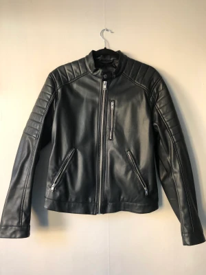 Leather jacket  - Skön läder jacka i medium som jag knappt använt 