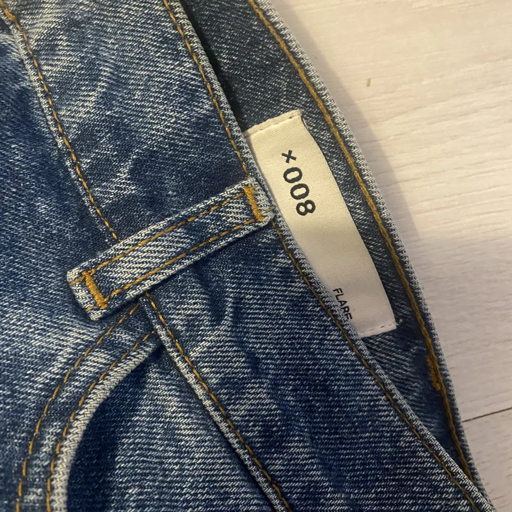 Säljer dessa slutsålda midrise jeansen (i denna strl) från ASOS då de inte längre kommer till användning. Jag är 165 lång och längden är perfekt på mig. Köparen står för frakt🌸. Jeans & Byxor.