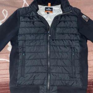 Parajumper Jacka - Använd 1-2 gånger jätte bra skick storlek xs men passar s också.