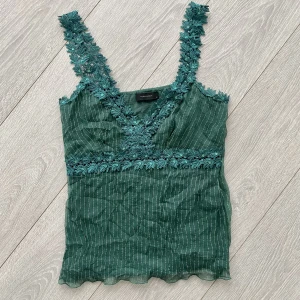 Topp - Säljer en topp. Så otroligt fin! Passar S. Köpare står för frakt💗