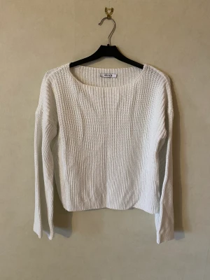 Tröja från NA-KD Strl. S - Mjuk stickad tröja. Inga skavanker.