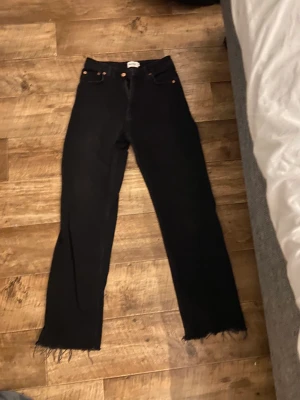 Svarta nakd jeans - Fina jeans från nakd strl 36.