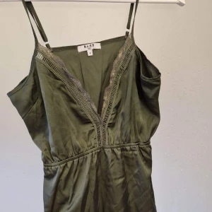 Night dress 💚 - Supersnyggt nattlinne från NA-KD. 💚 Passar s/m. 