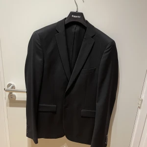Kavaj - Svart kavaj från Dressman i storlek 52 lång 