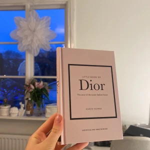 Design böcker - Prada och dior, 99kr styck
