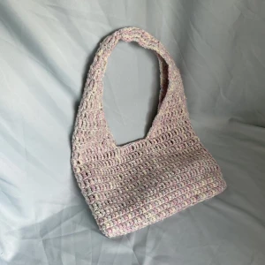 Crochet bag - Virkad shopping/handväska i pastellfärger. Tveka inte om du har frågor eller vill göra beställningar! (Bara tillgänglig i några dagar)