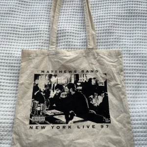 Tygkasse ifrån brandy Melville  - Använd en gång köpt för 200kr