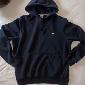 Galet snygg hoodie från Nike, inte använd mer än ett par gånger. Den är i toppen skick. 