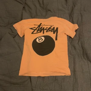 stussy t shirt - stussy 8 ball t shirt 🙏🏼💖💖 supersnygg och ja 🙌😽kostar typ 600 ny