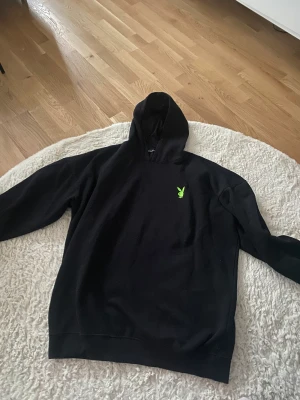 Playboy hoodie - Hoodien är i väldigt bra skick. Inga skador. 