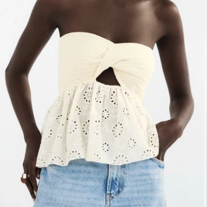 Söt topp  - Säljer nu den a jätte söta toppen ifrån zara. I fint skick! 