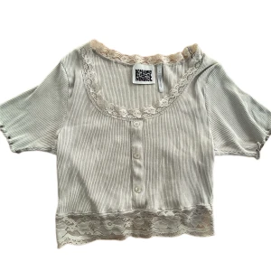 Söt tröja - Jätte gullig tröja som jag köpte här på plick 2021. Pris går att diskutera! Väldigt bra skick har knappt använt den.