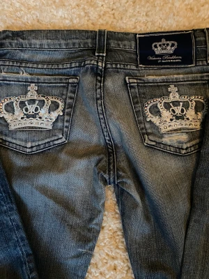 Victoria Beckham  - Helt oanvända skriv för mer information! #victoriabeckham #jeans #byxor #24 #y2k #stockholmstim #victoria