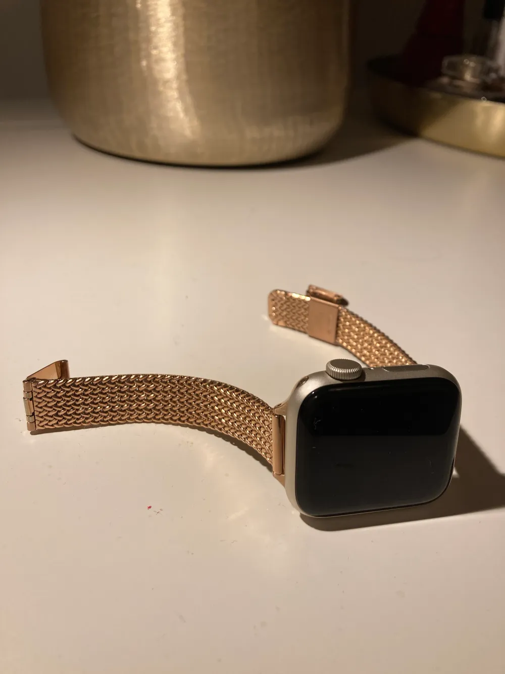 säljer apple watch band i rose guld pga fel färg 40mm. Accessoarer.