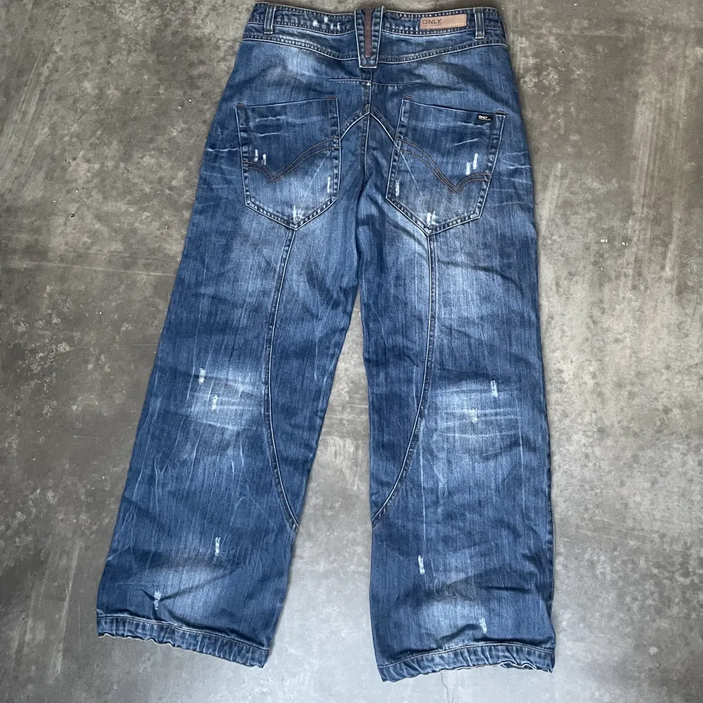 Jeans från ONLY storlek 30W32L. 3 FÖR 2 ALLA PRODUKTER på sidan. Betalar ej frakt och kan mötas upp i uppsala/stockholm.. Jeans & Byxor.