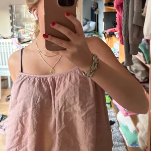 Ljusrosa linne - Söt sommar topp i linnematerial i ljusrosa färg💕