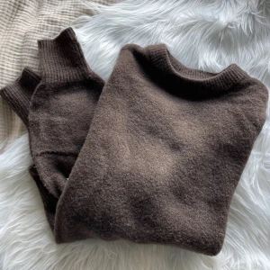 Stickad tröja - Jättefin stickad tröja ifrån BikBok som aldrig är använd då jag har en likadan💗💗