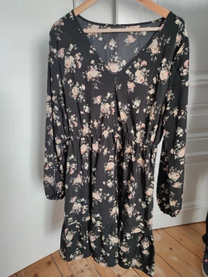 Shein dress - SheIn dress M/L