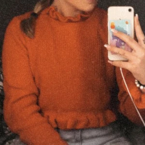 Röd stickad - Super fin röd stickad lite croppad tröja i strl xxs/xs/s