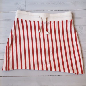 Randig kjol - Superfin kjol, använd ca 1 gång! 