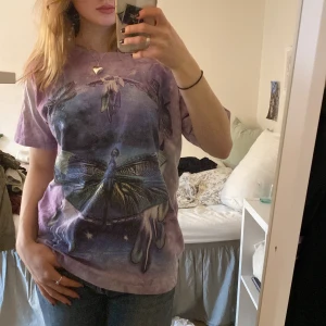 Tshirt med tryck - Cool tshirt med tryck, storlek 2XL men sitter snyggt på mig som brukar ha S 💕