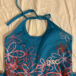 DOLCEGABBANA halterneck - Säljer denna supersnygga halterneck från dolcegabbana🫶🏻🫶🏻