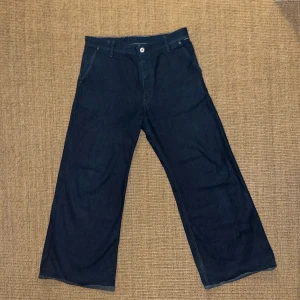 G-star jeans  - Jag säljer ett par jätte nice g-star jeans som jag köpte på plick pga att de är för stora för mig. (Ops de är uppsydda) står att de är 32:32 men skulle säga att de är 32:34