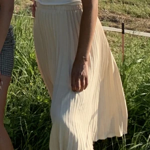 Kjol - Lång kjol, resår i midjan Köparen betalar för frakten💛