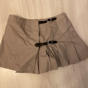 Kjol - Minikjol från brandy Melville, aldrig använd! Supersöt!