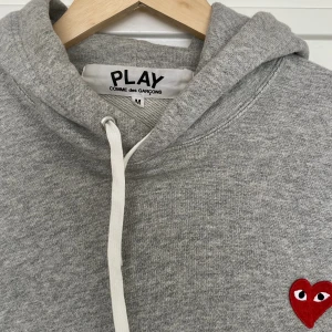 Comme des garçons- hoodie - En klassiker!