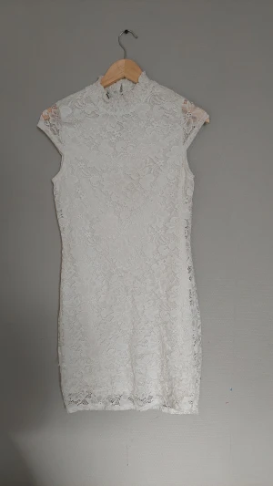 Blandat  - studentklänning strl M använd 1 gång . Nypris: 599 mitt pris :200 kr.