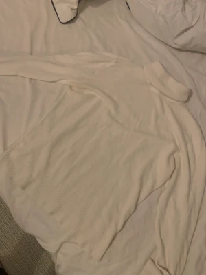 Vintage topp - Polotröja från H&M köpt för typ 3 år sedan. Helt felfri och fin