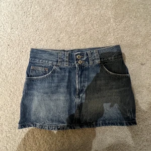 Jeans kjol - Helt ny jeans kjol från PULL&BEAR. Storlek 34. Köparen står för frakt 