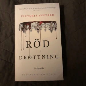 Bok, röd drottning  - Säljer boken röd drottning, helt oanvänd och i bra skick. Köparen står för frakten ❤️
