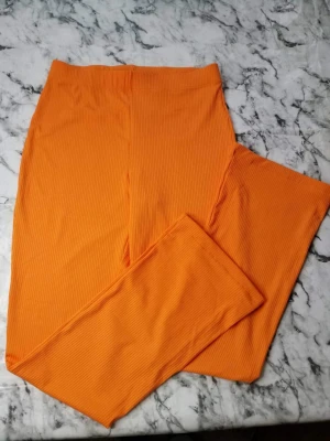 Stretchiga byxor  - Aldrig använd 