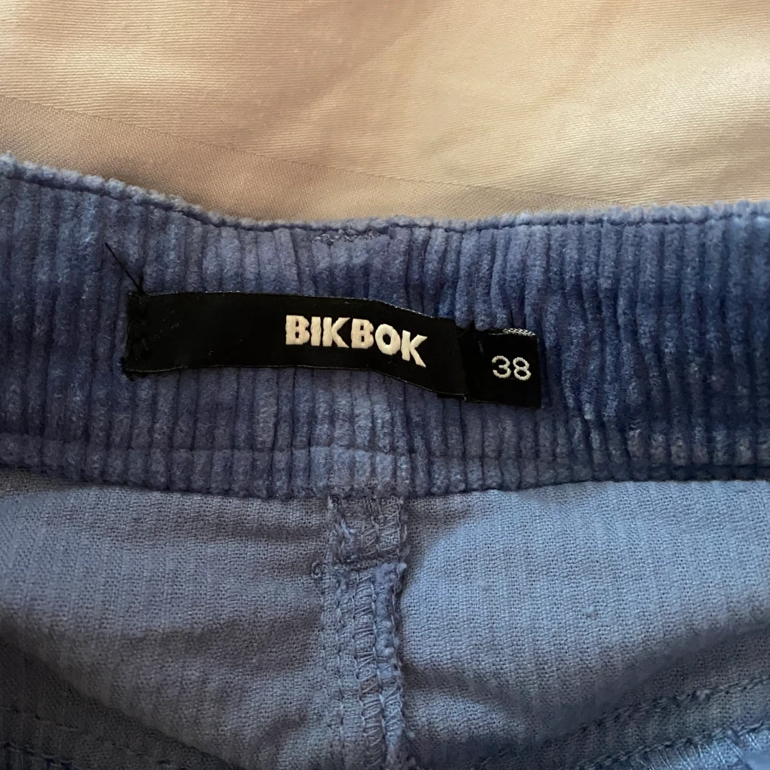 Lila manchester kjol BikBok - 91