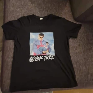 Oliver Tree T-Shirt - Oliver Tree T-Shirt (Icke Officiell Merch) Säljs pga av ingen användning 105 kr inkluderande frakt. ‼️Såld‼️