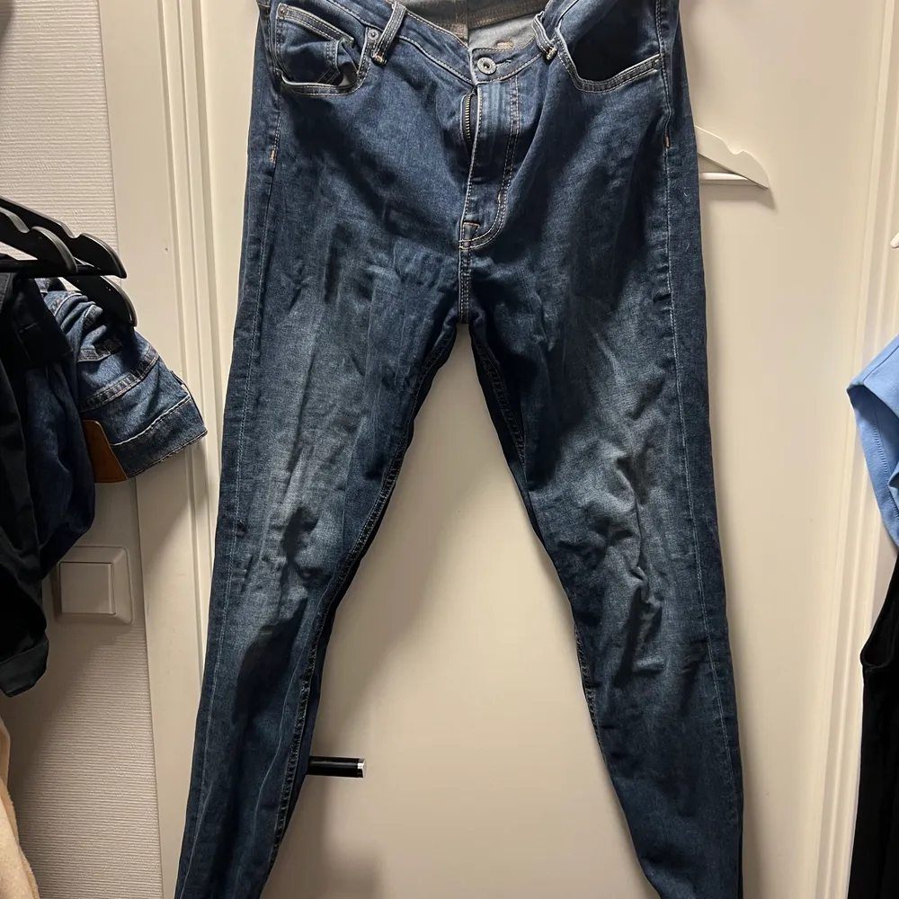 Jeans från Crocker i modell 212. Fint skick. Storlek 31x32. Jeans & Byxor.