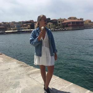 Vit klänning - Säljer denna vita fina klänningen från H&M Studio S/S 2019 🤍