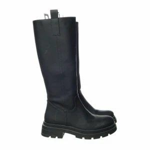 Stövlar Nelly  - Köpt från Nelly, endast använda en gång då dom inte passar mig i storlek. Bra skick 