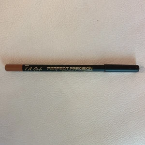 L.A GIRL Cafe - Använd. Vässa och desinfektera innan ni ska använda för hygieniska skäl. 