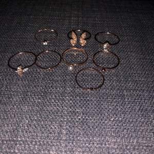 Ros guldiga ringar, nyskick från Australien som jag fått i present men inte kommit till användning!! 💫