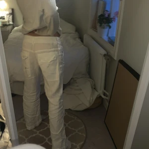 Lågmidjade Linnebyxor strl s - Säljer dessa drömmiga lågmidjade linnebyxor som är köpt vintage! Uppsydda till mig som är 170 men går såklart att sprätta! Strl s! Först till kvarn gäller