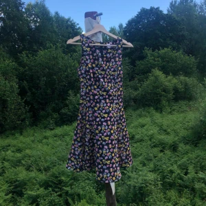 Blommig klänning från HM - Söt, blommig klänning från h&m. Bra skick!