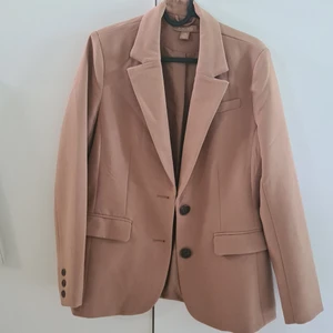 Brun kavaj/blazer - En brun blazer/kavaj från new yorker. Aldrig använd, endast tvättad!